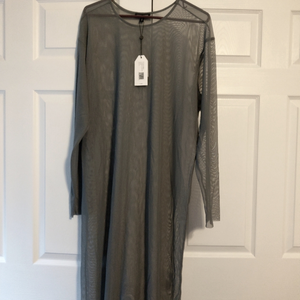 Universal stand Thames fog dress